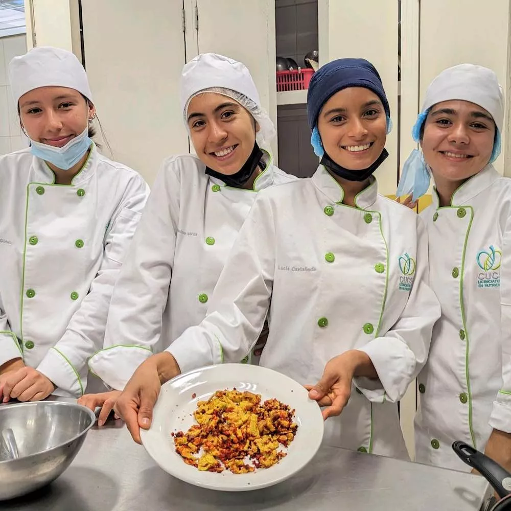 Students of Nutrition and Dietetics participating in a workshop of Love Veg